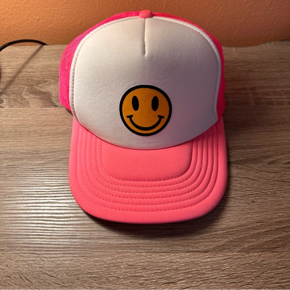 OTTO Accessories - Otto Collection smiley face trucker hat